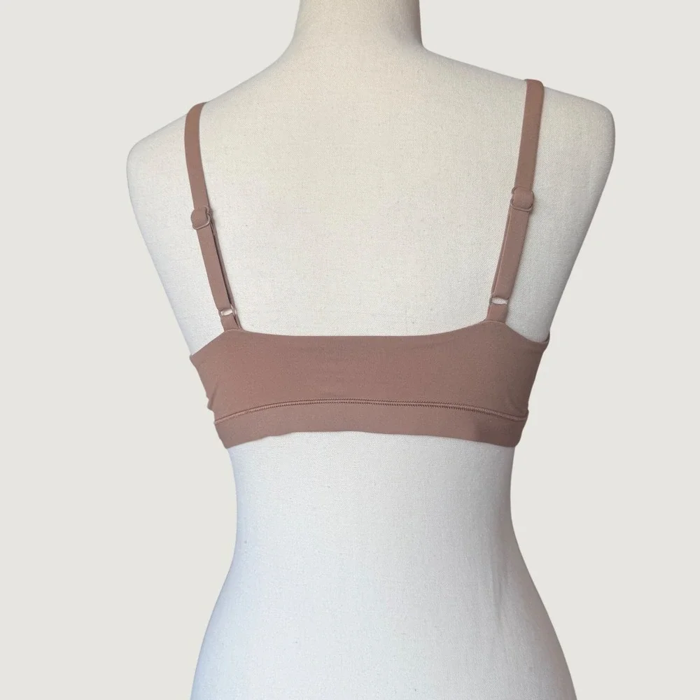 Quince Second Skin Bralette Womens Medium Brown Tan Excellent Adjustable Straps